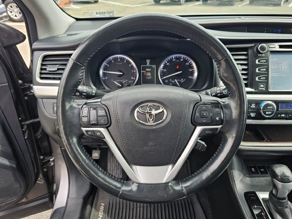 Used 2015 Toyota Highlander Limited Platinum AWD/4WD image 25