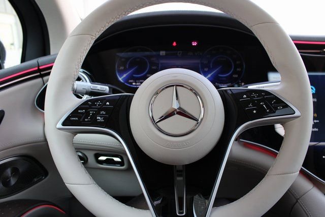 Used 2023 Mercedes-Benz EQS 580 4MATIC SUV image 14
