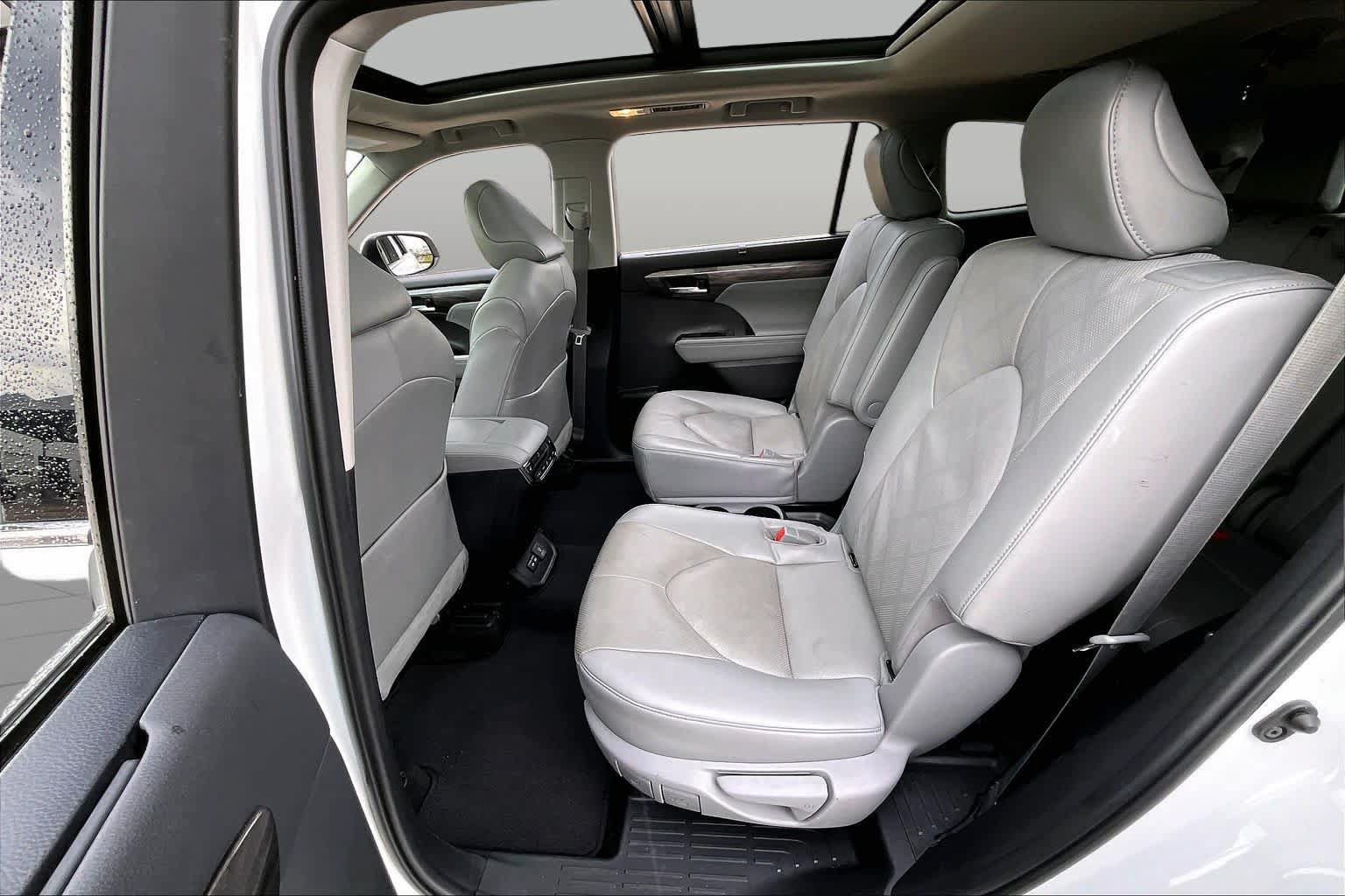 Used 2023 Toyota Highlander Platinum FWD image 21