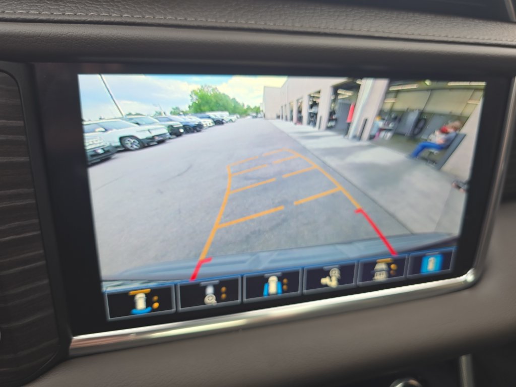 Used 2021 GMC Yukon Denali w/ Denali Ultimate Package AWD/4WD image 27