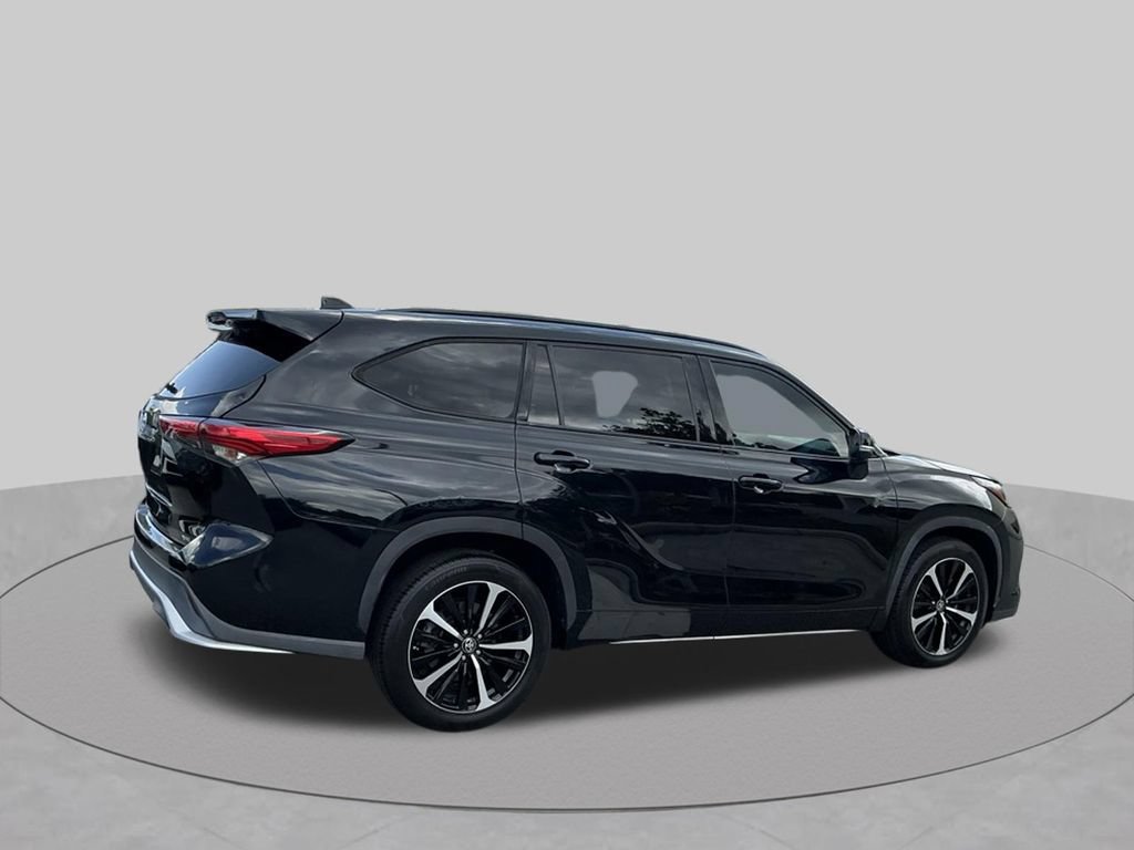Used 2021 Toyota Highlander XSE FWD image 10