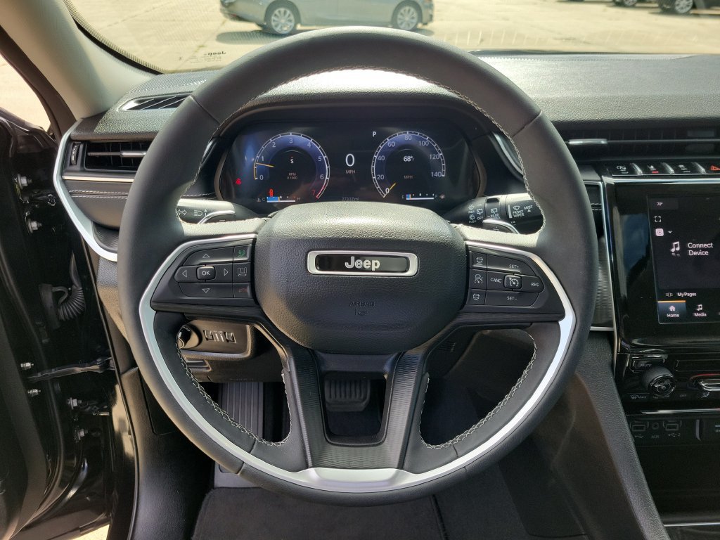 Used 2023 Jeep Grand Cherokee Laredo X AWD/4WD image 23