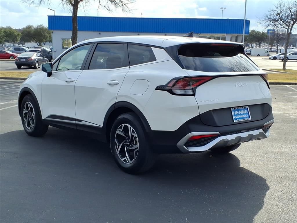 Used 2024 Kia Sportage LX image 9