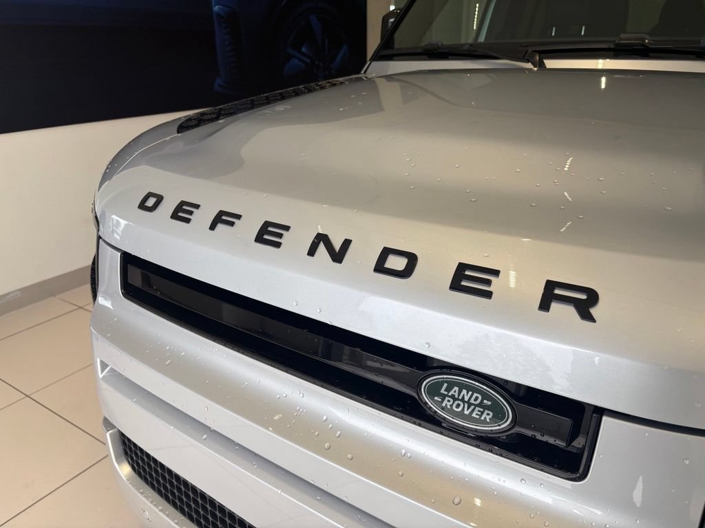 Used 2022 Land Rover Defender 110 SE AWD/4WD image 10