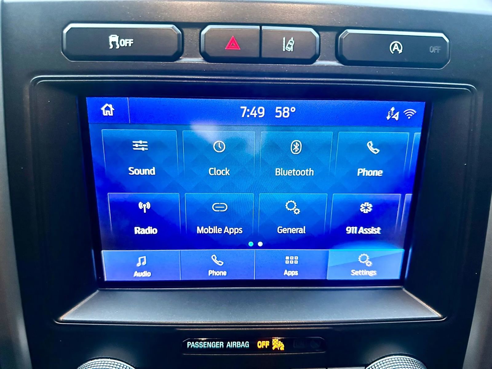 Used 2020 Ford Expedition XLT w/ Black Accent Package RWD image 28