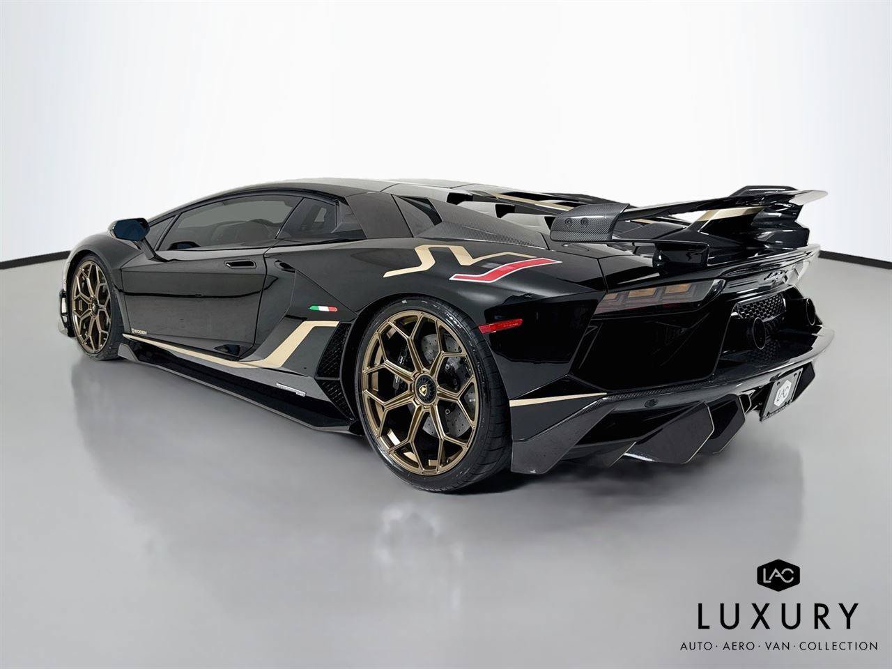 Used 2020 Lamborghini Aventador SVJ AWD/4WD image 8
