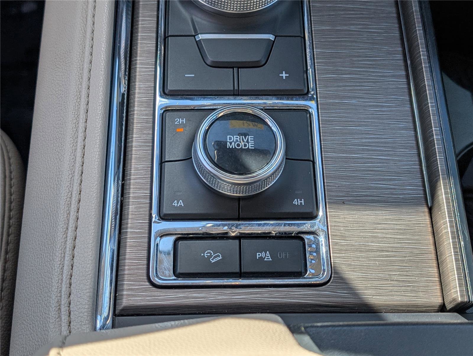 Used 2024 Ford Expedition Limited image 27