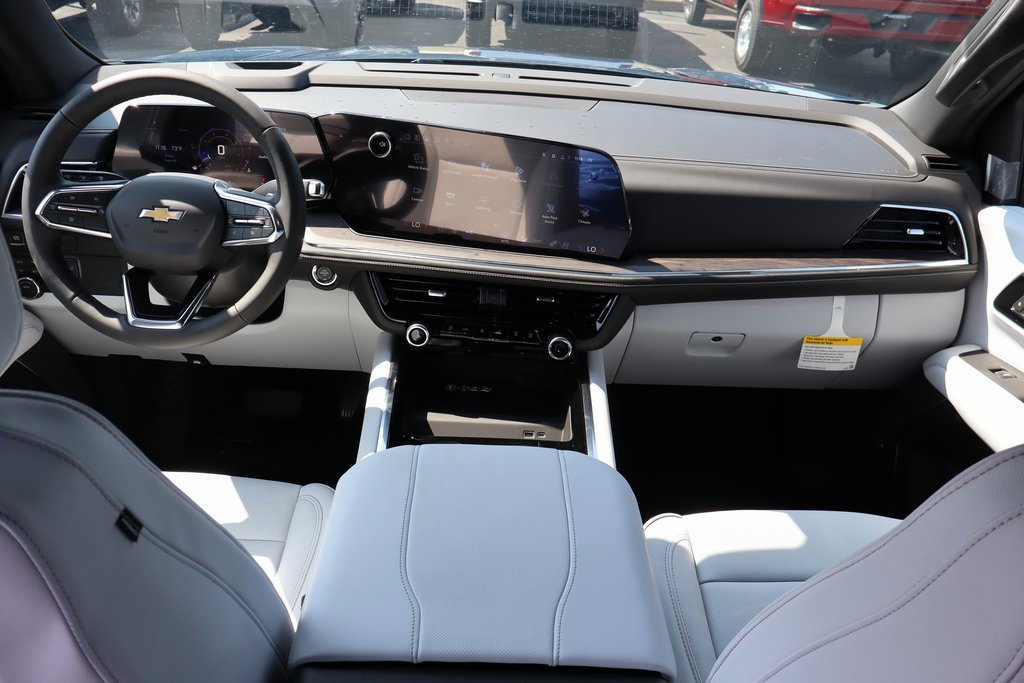 New 2025 Chevrolet Suburban Premier image 22