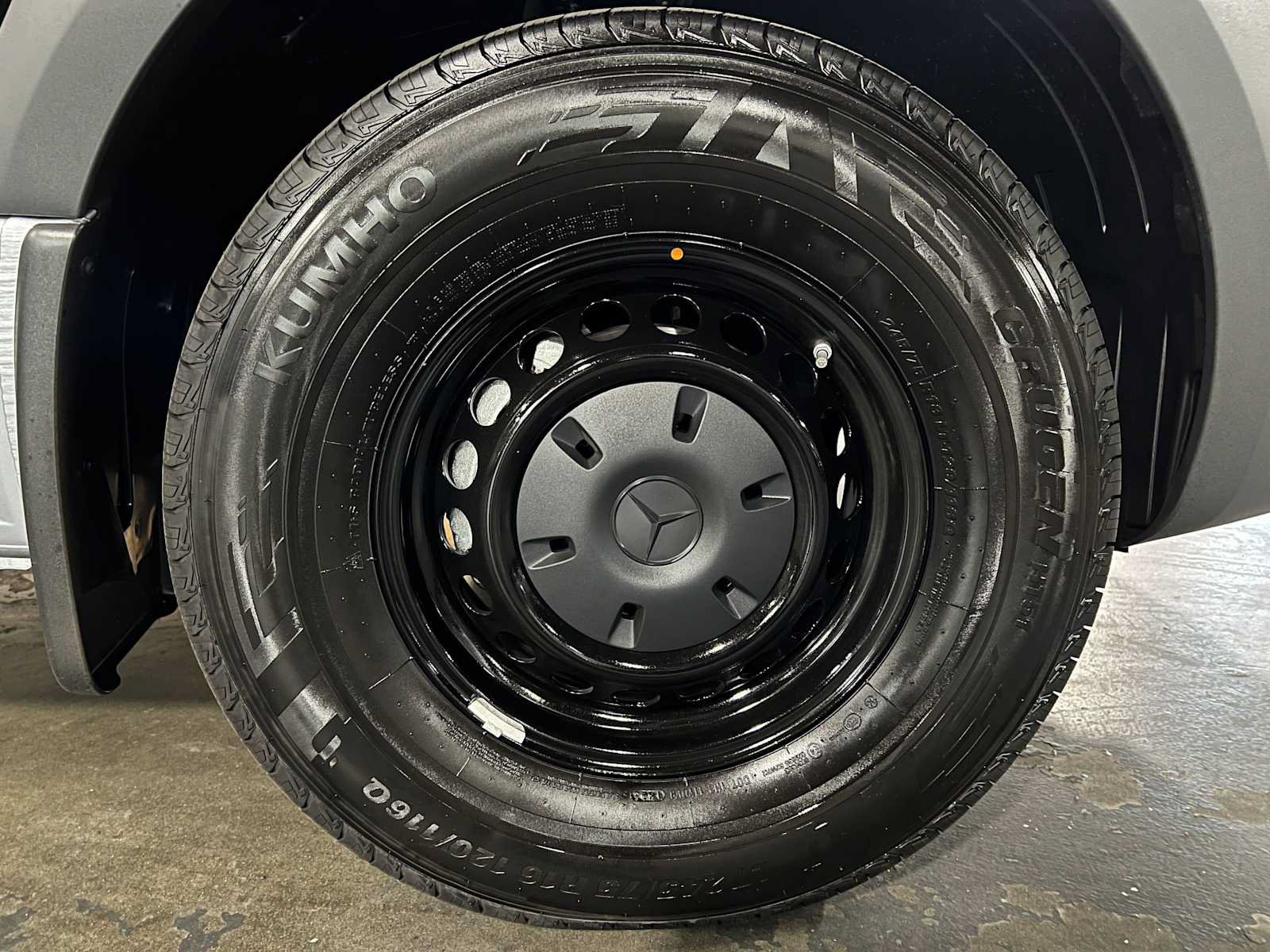 Used 2025 Mercedes-Benz Sprinter 2500 image 9