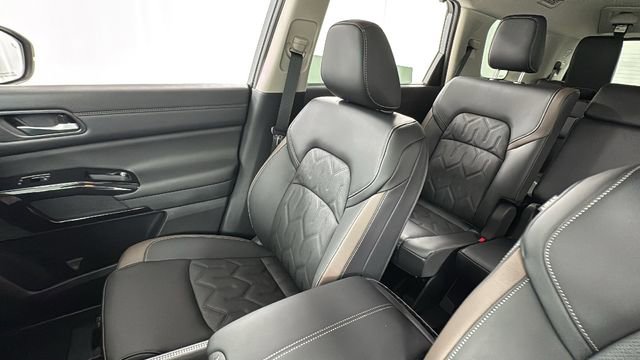 New 2026 Nissan Pathfinder Platinum image 13
