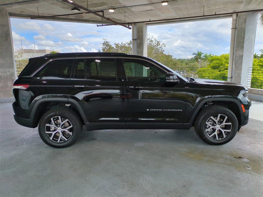 New 2025 Jeep Grand Cherokee Limited image 4