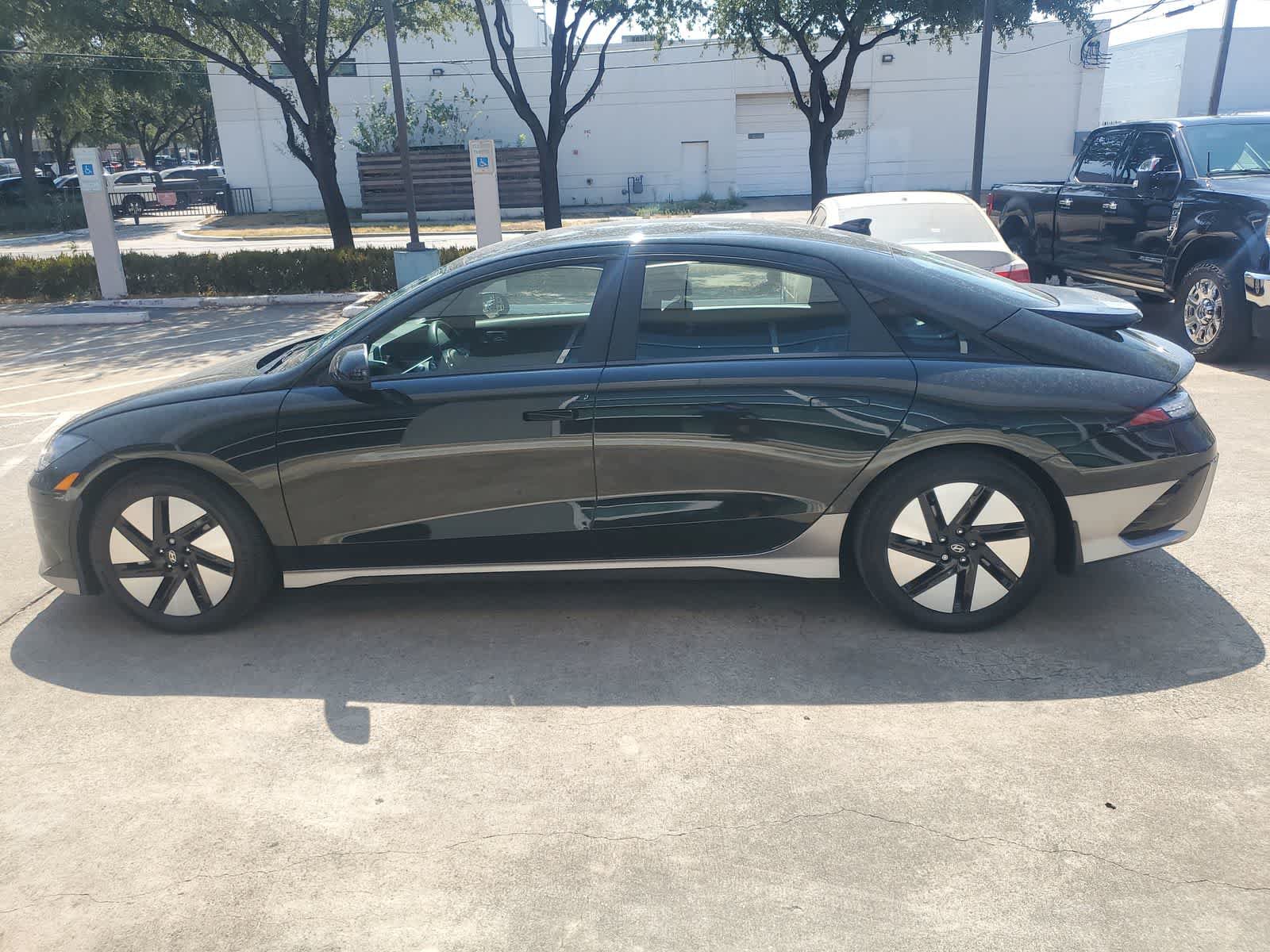 Used 2024 Hyundai Ioniq 6 SE RWD image 3