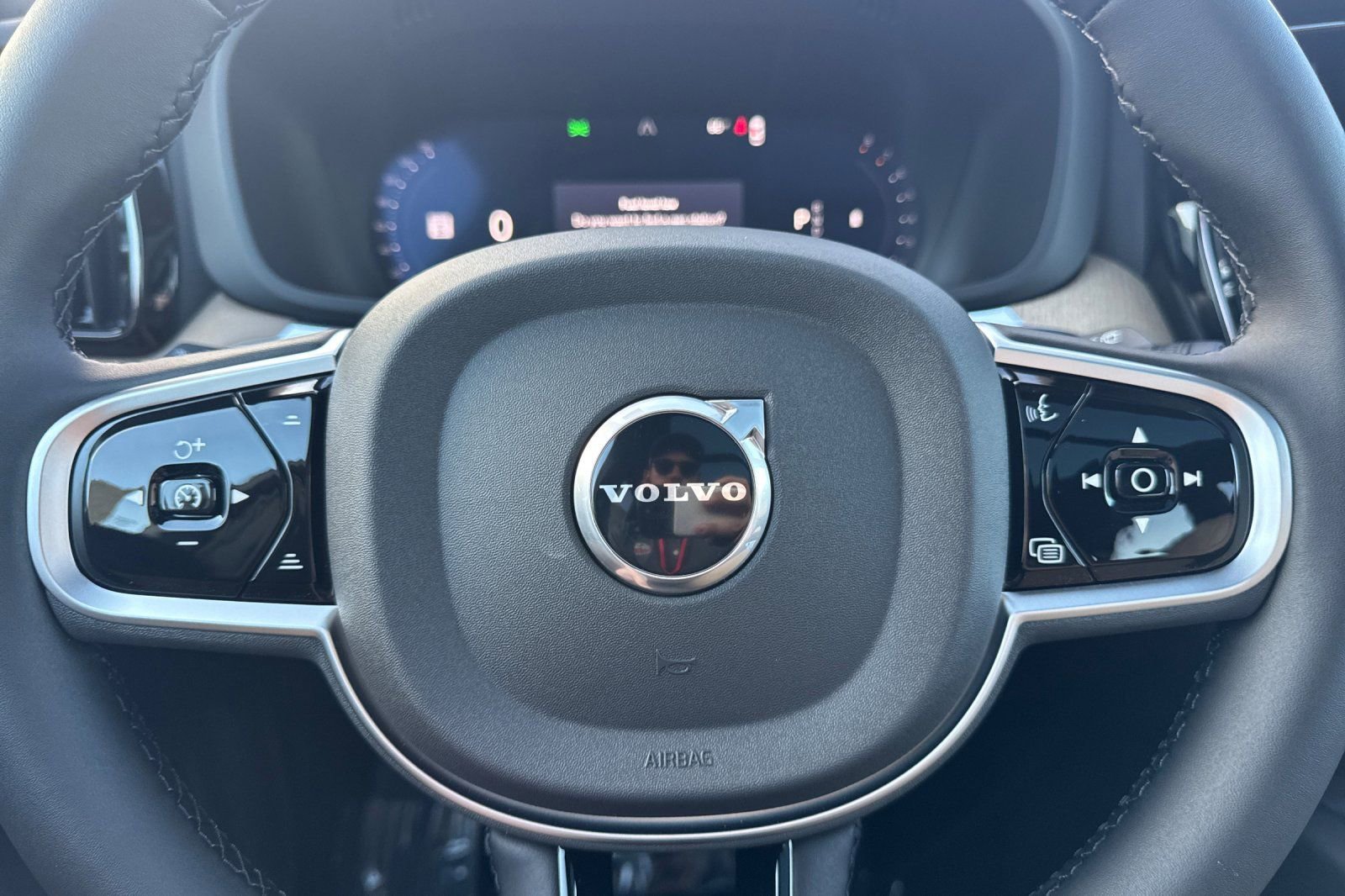 New 2026 Volvo XC60 B5 Plus w/ Climate Package image 25