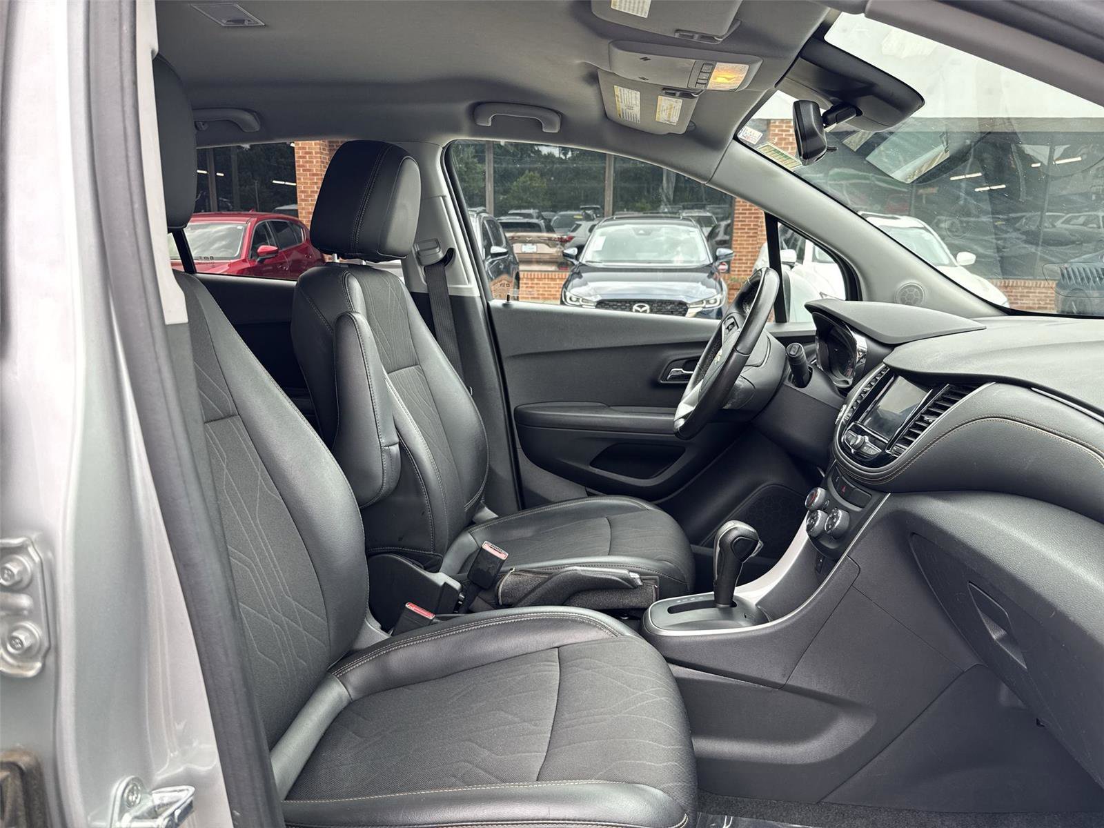 Used 2020 Chevrolet Trax LT w/ LT Convenience Package FWD image 22