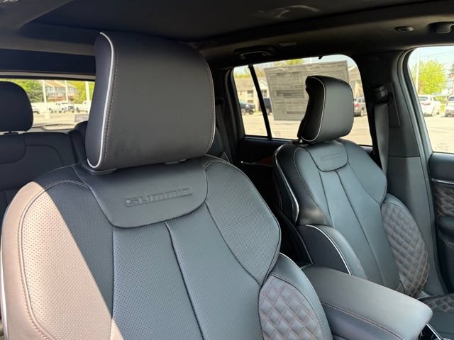 New 2026 Jeep Grand Cherokee Summit w/ Adv Protech Group IV AWD/4WD image 31