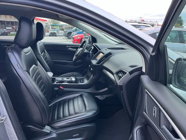 Used 2020 Ford Edge SEL image 25