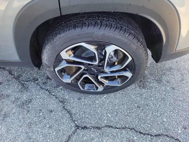 Used 2025 Chevrolet Trax RS w/ Sunroof Package FWD image 6