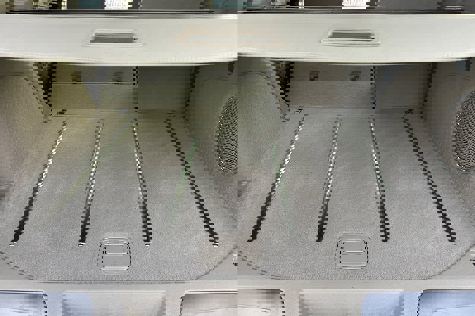 Used 2017 Jeep Grand Cherokee Overland w/ Jeep Active Safety Group image 14