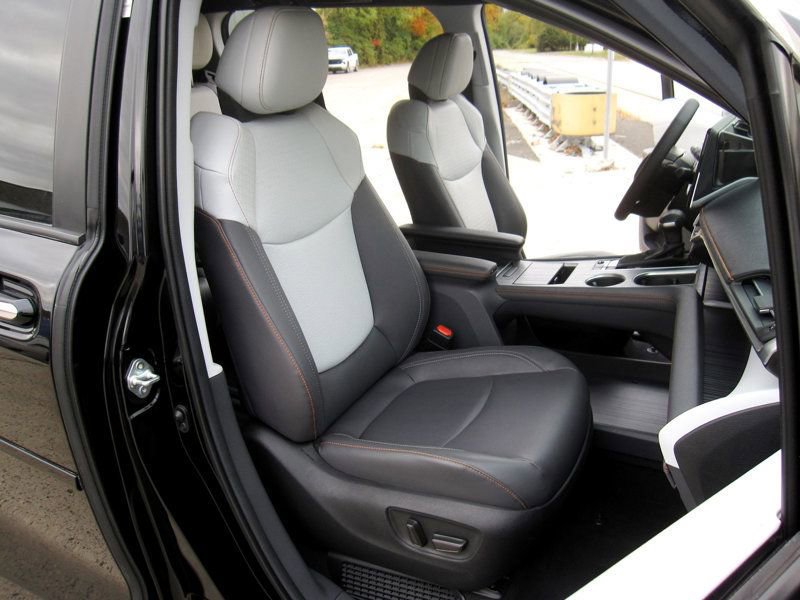 Used 2023 Toyota Sienna XSE image 23