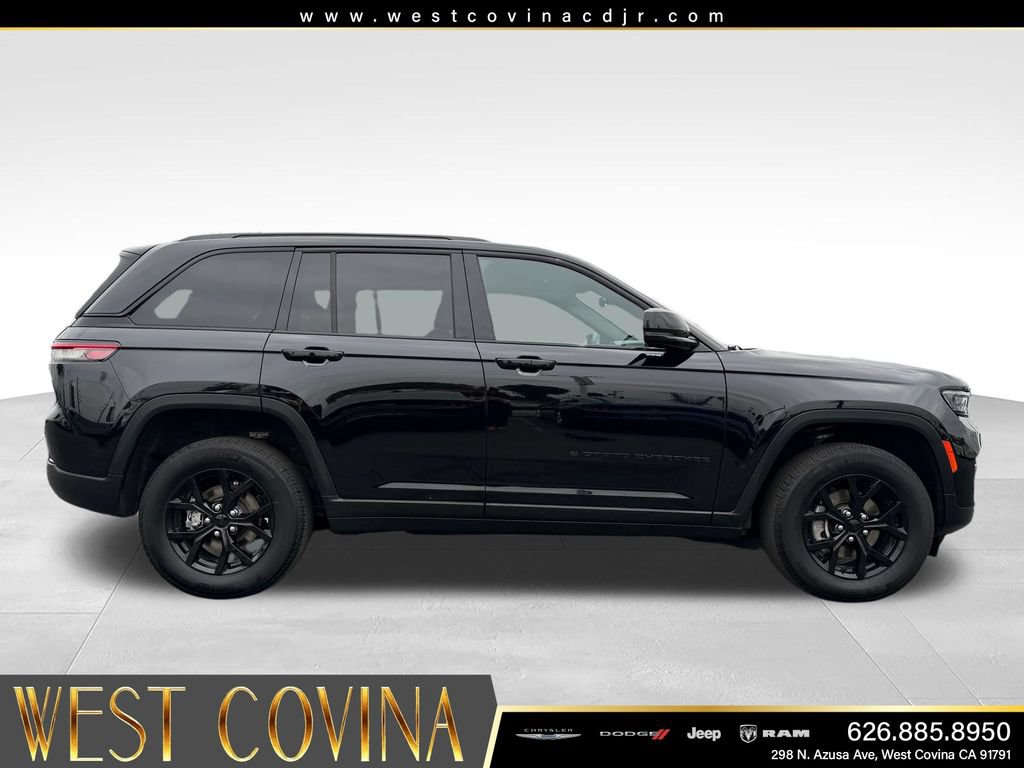 Used 2025 Jeep Grand Cherokee Altitude RWD image 8