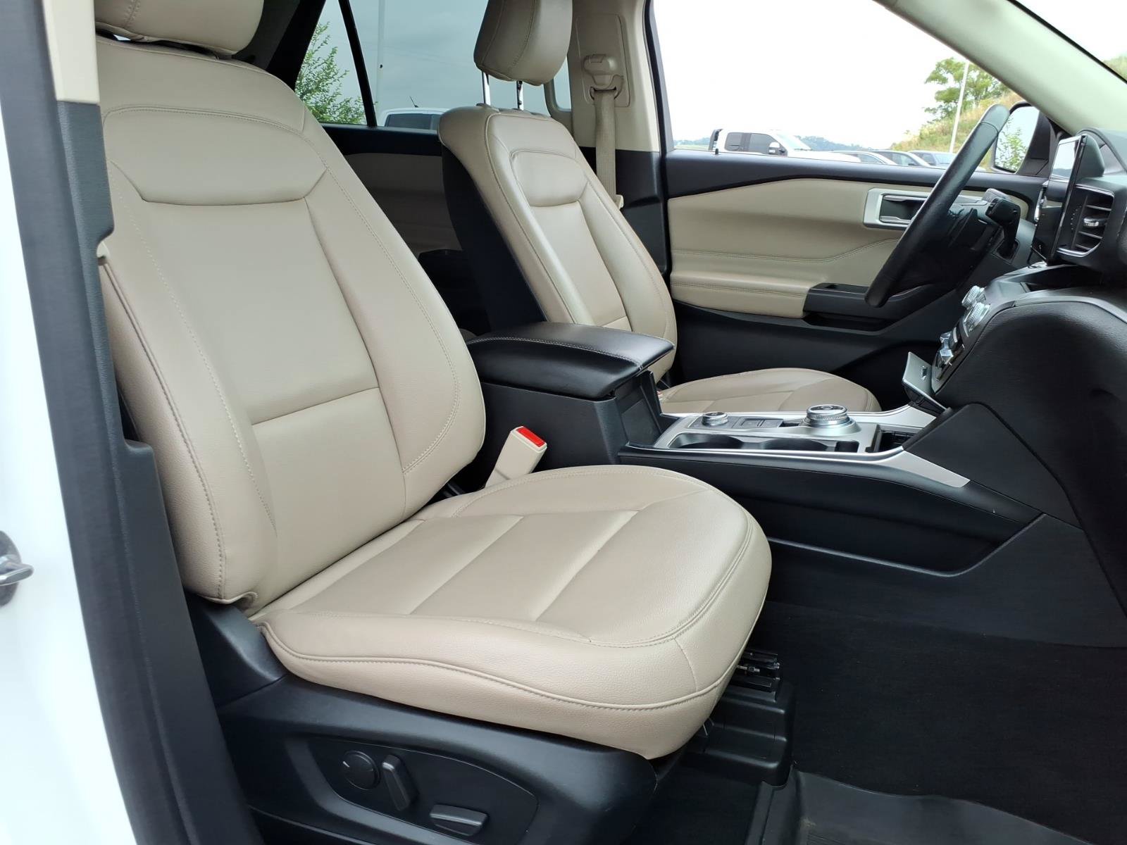Used 2020 Ford Explorer XLT w/ Equipment Group 202A AWD/4WD image 8