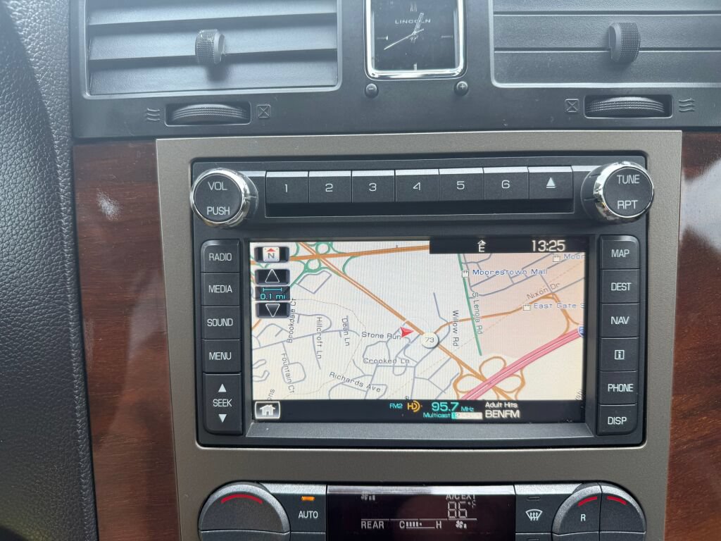 Used 2014 Lincoln Navigator 4WD image 17