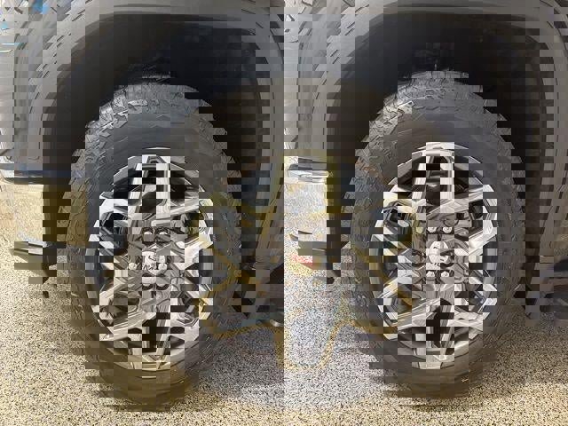 Used 2023 GMC Sierra 1500 SLT w/ SLT Premium Package image 33