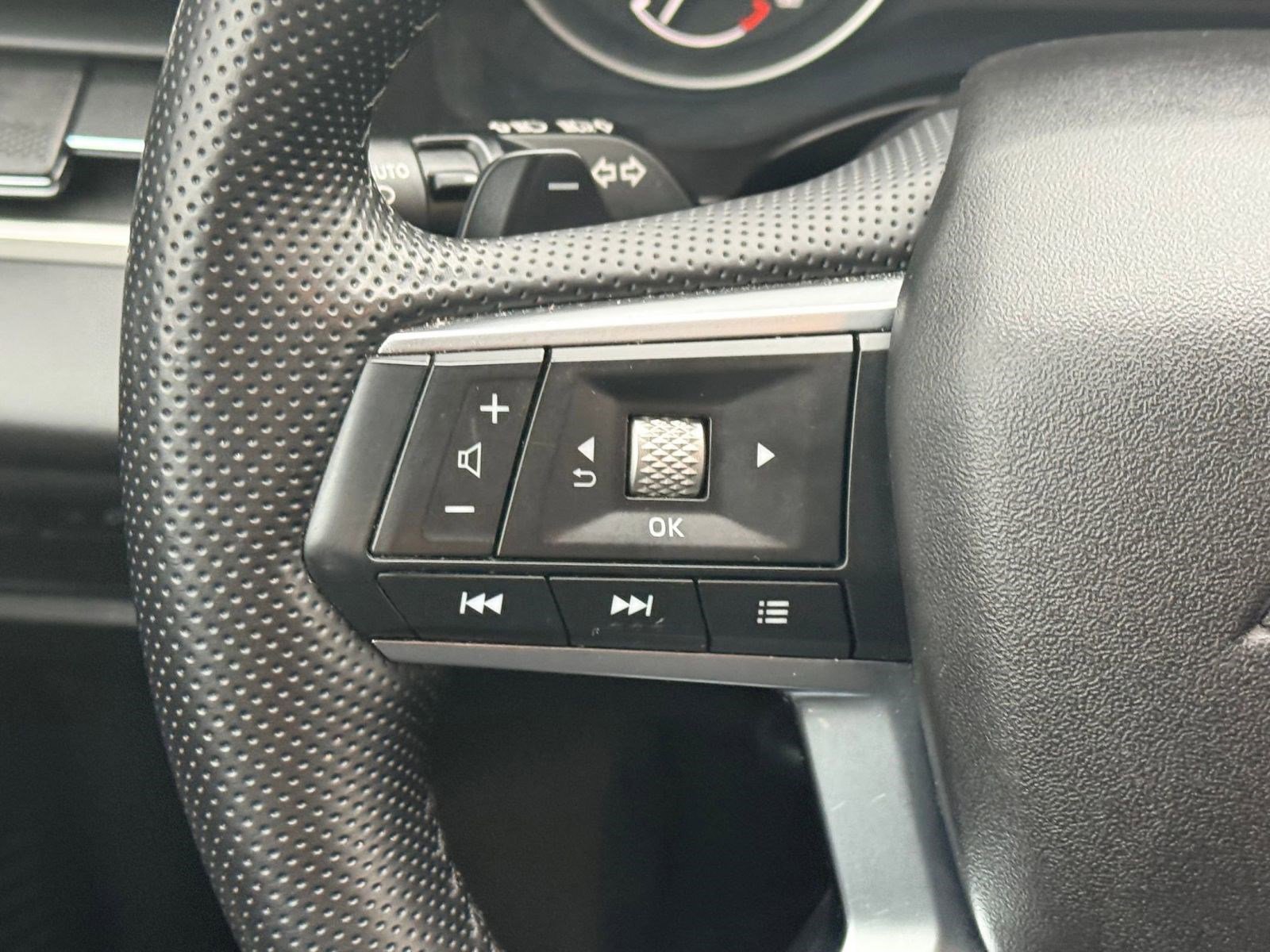 Used 2024 Mitsubishi Outlander SE image 13