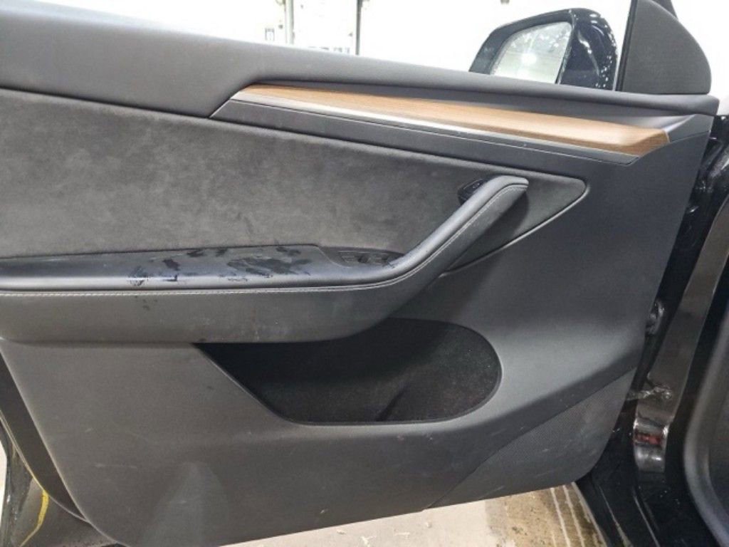 Used 2023 Tesla Model Y Long Range image 15