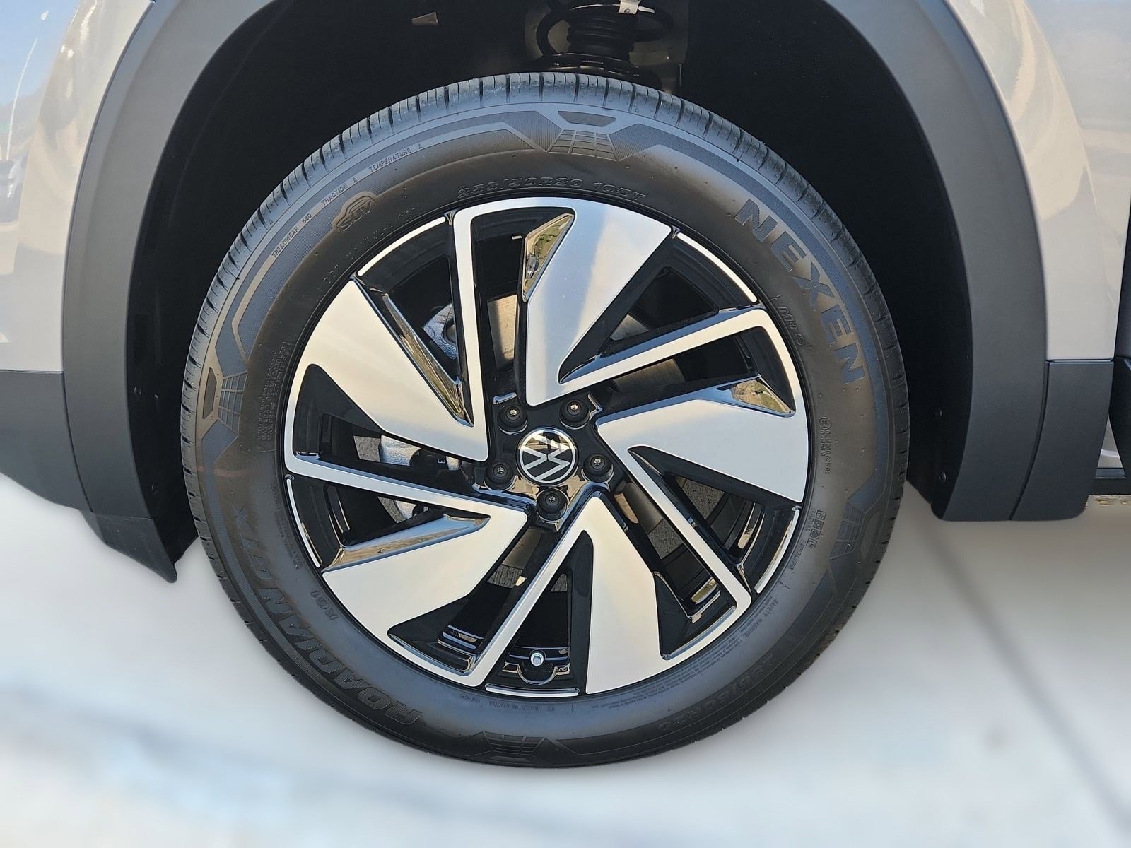 New 2025 Volkswagen Atlas SEL image 17