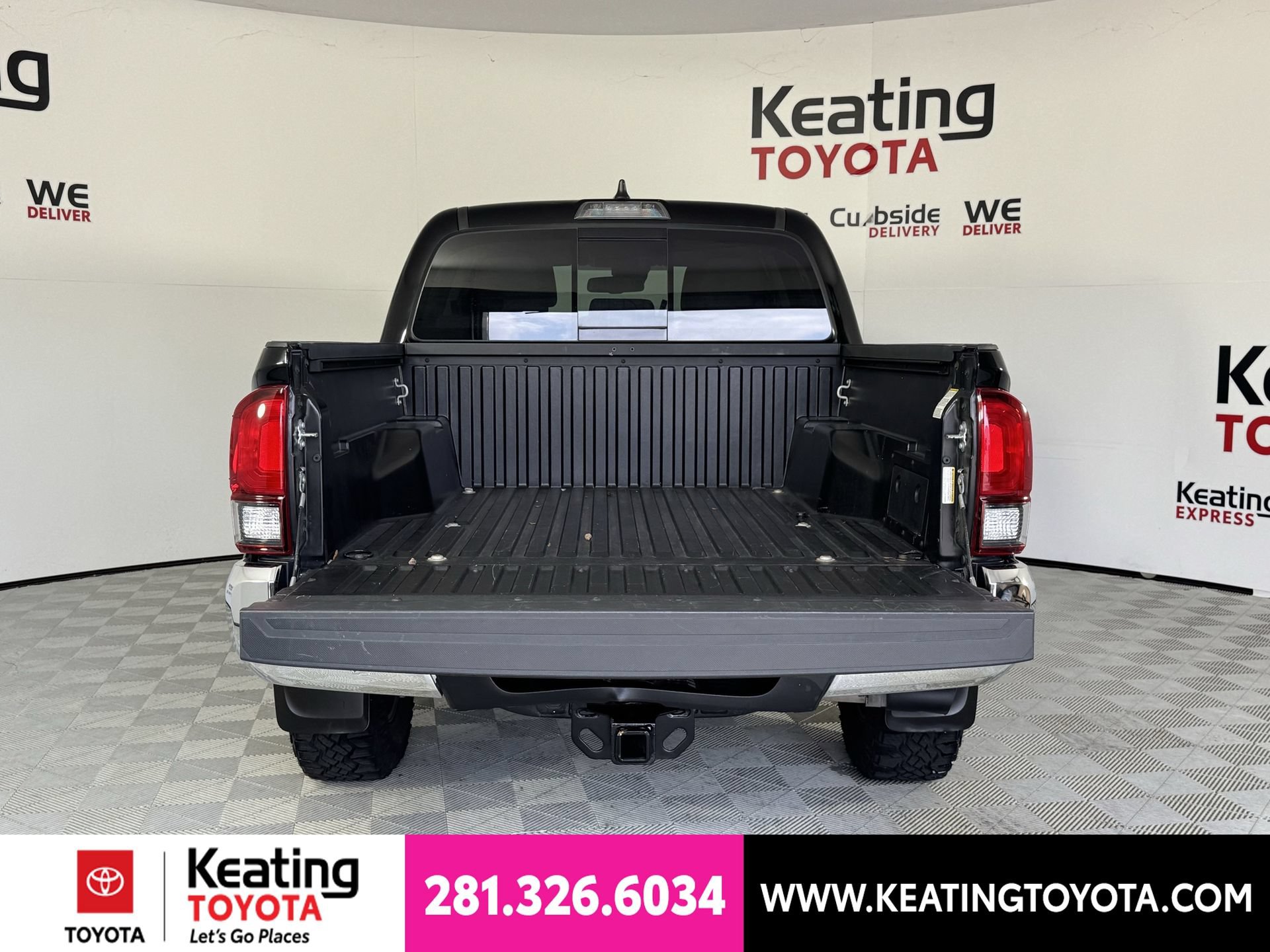 Used 2023 Toyota Tacoma SR5 RWD image 17