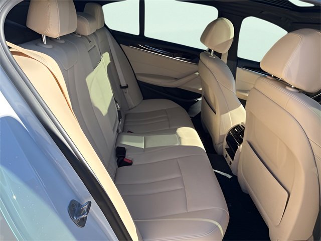 Used 2019 BMW 530e w/ Premium Package image 10