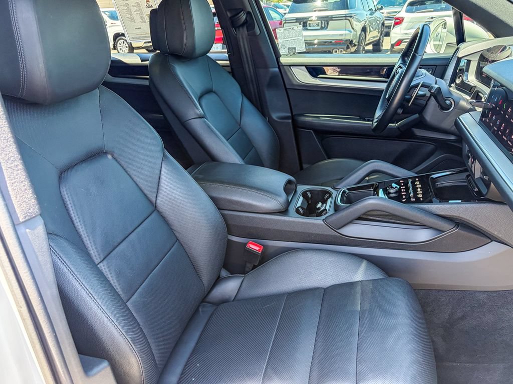 Used 2024 Porsche Cayenne AWD/4WD image 37