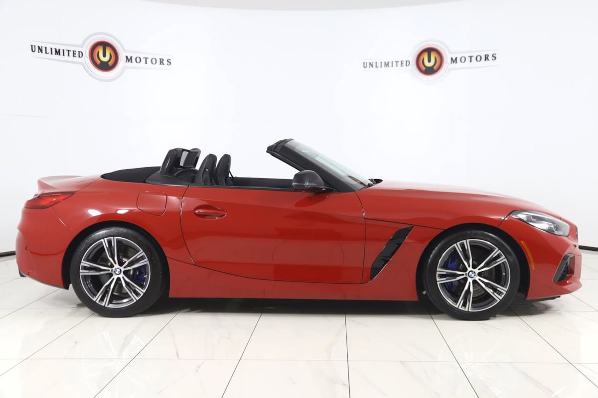 Used 2022 BMW Z4 M40i w/ Premium Package image 2