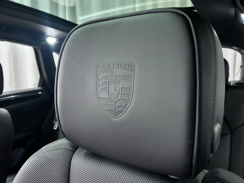 Certified 2026 Porsche Macan AWD/4WD image 6
