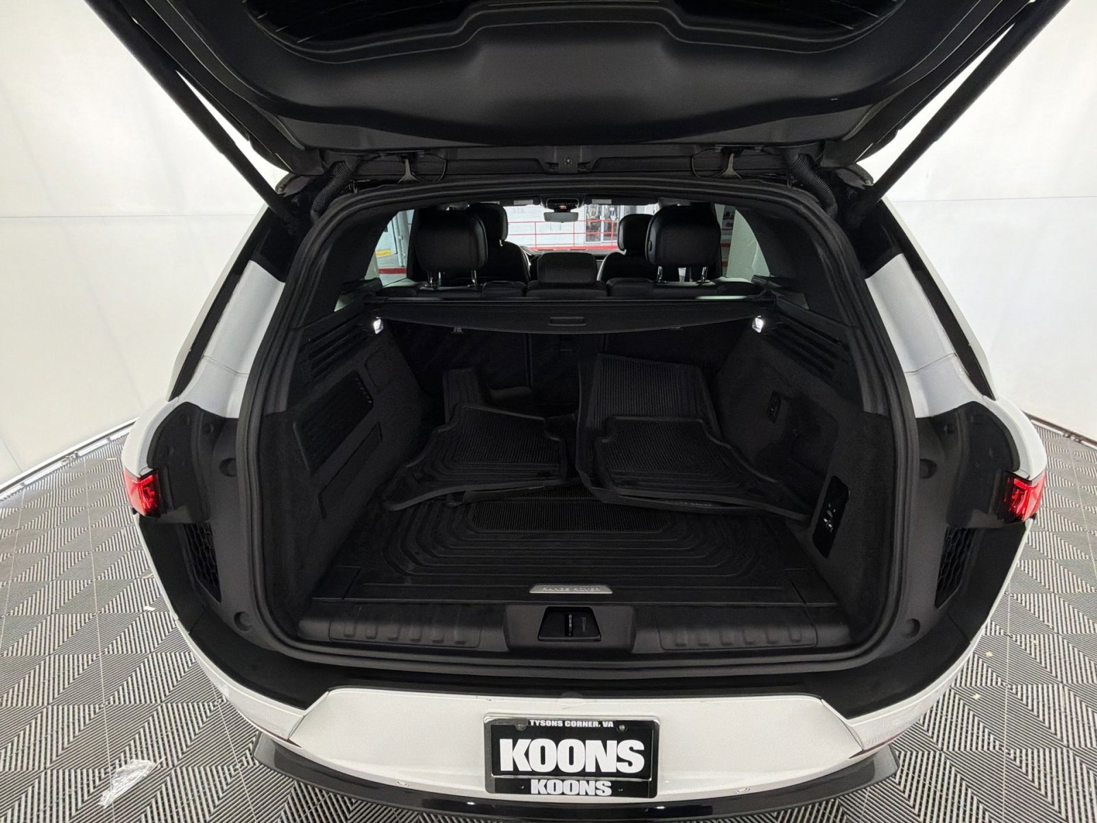 Used 2023 Land Rover Range Rover Sport SE Dynamic image 26