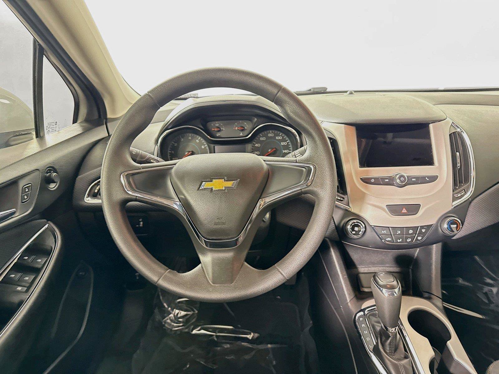 Used 2018 Chevrolet Cruze LS FWD image 27