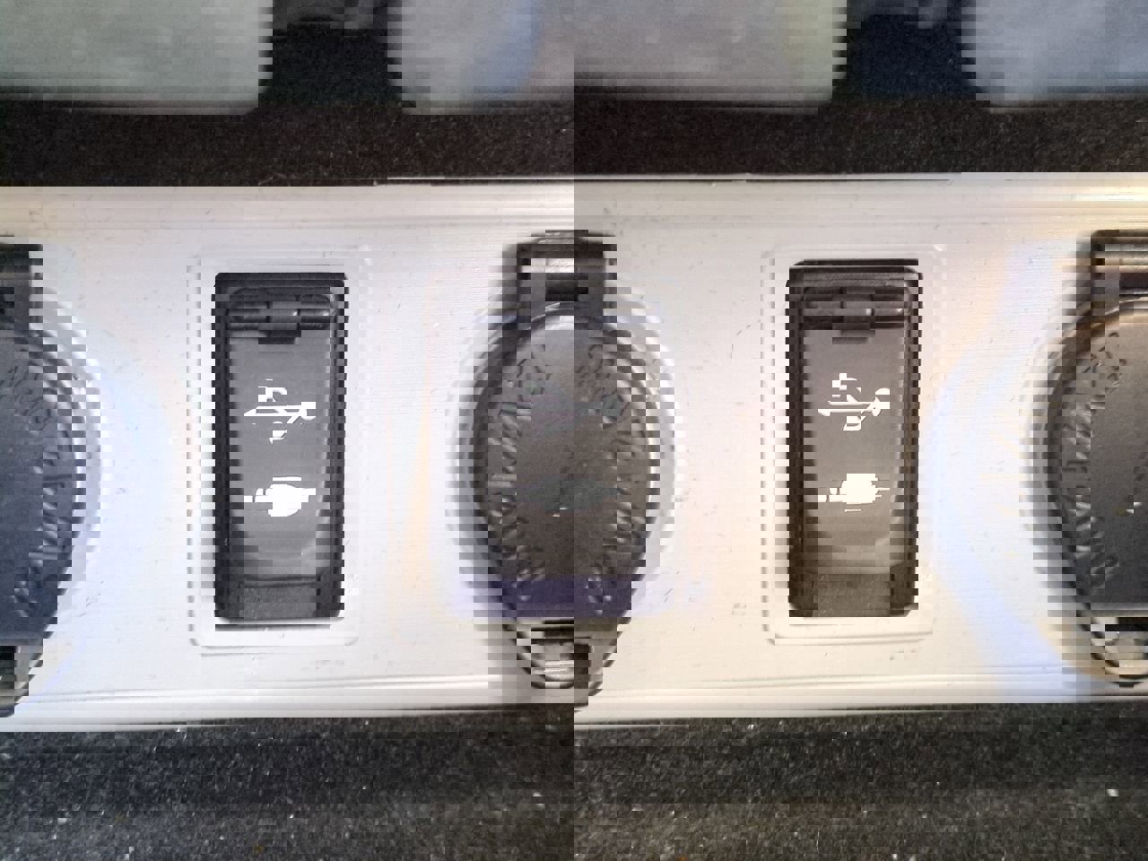 Used 2014 Toyota Avalon Limited image 22