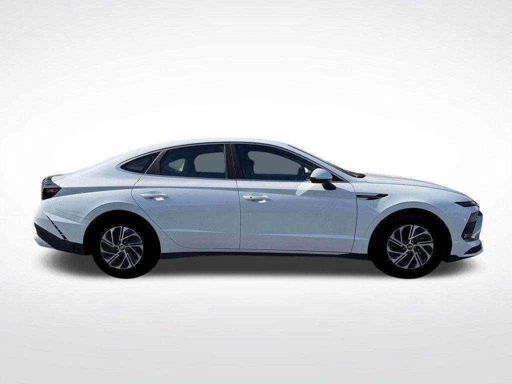 New 2026 Hyundai Sonata Blue FWD image 9