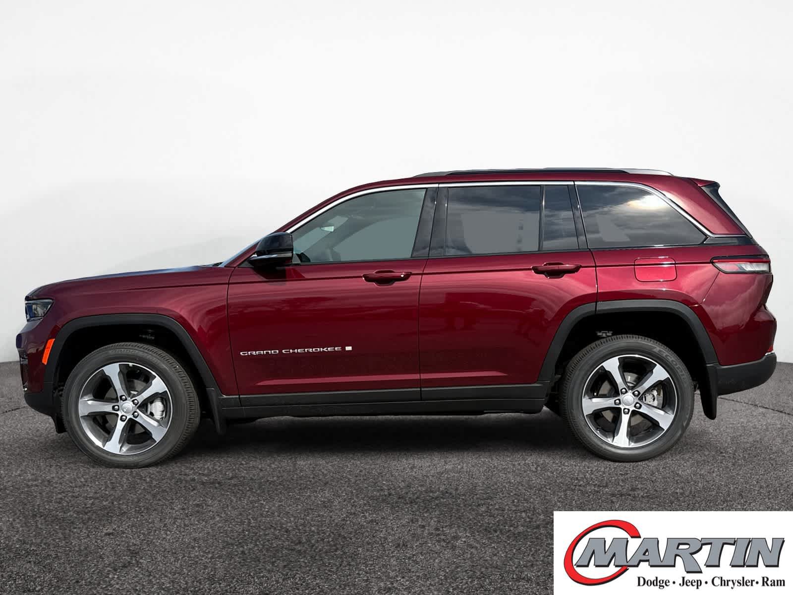 New 2025 Jeep Grand Cherokee Limited w/ MOPAR Finishing Package AWD/4WD image 2