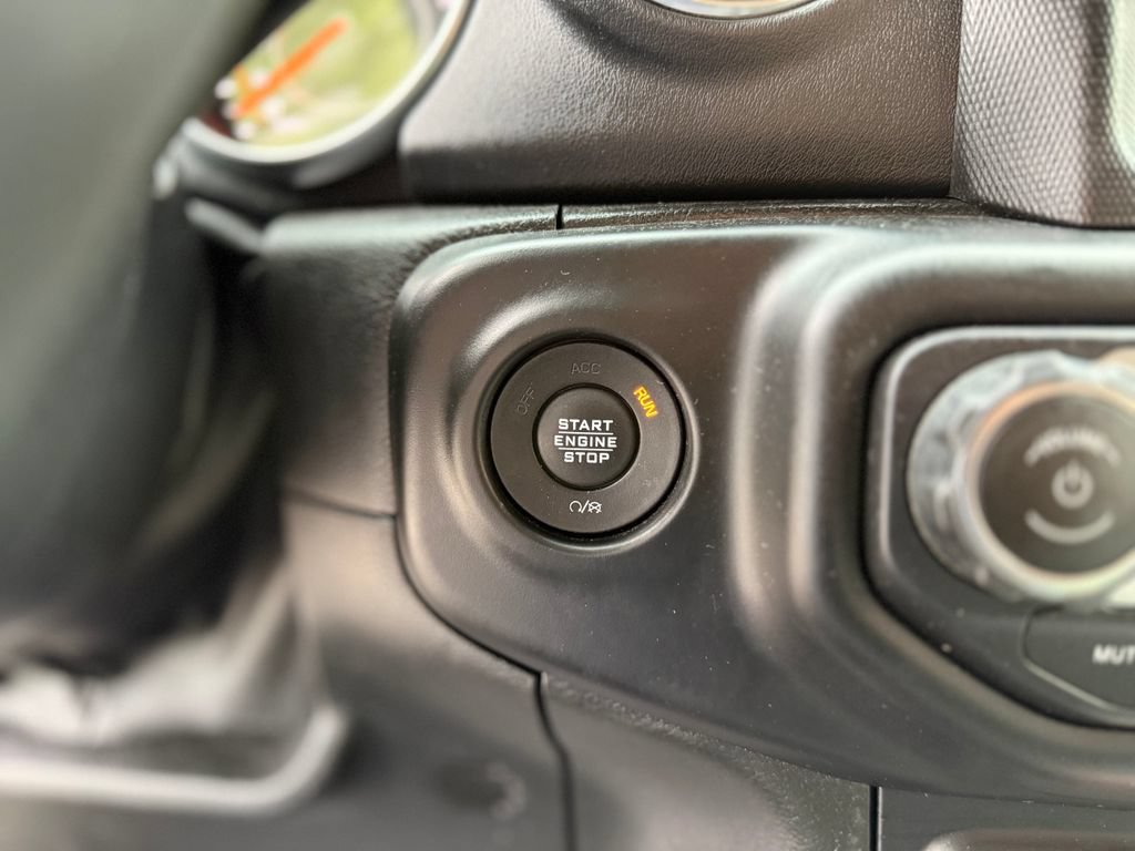 Used 2020 Jeep Wrangler Unlimited Sahara AWD/4WD image 7