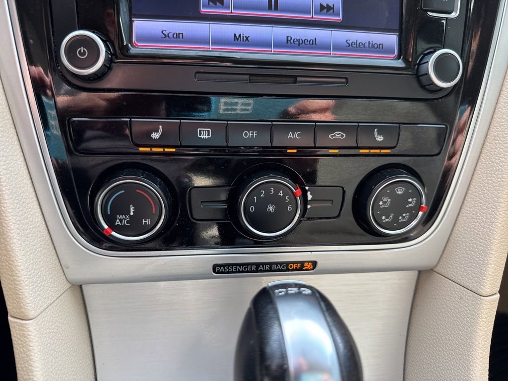 Used 2013 Volkswagen Passat TDI SE image 22