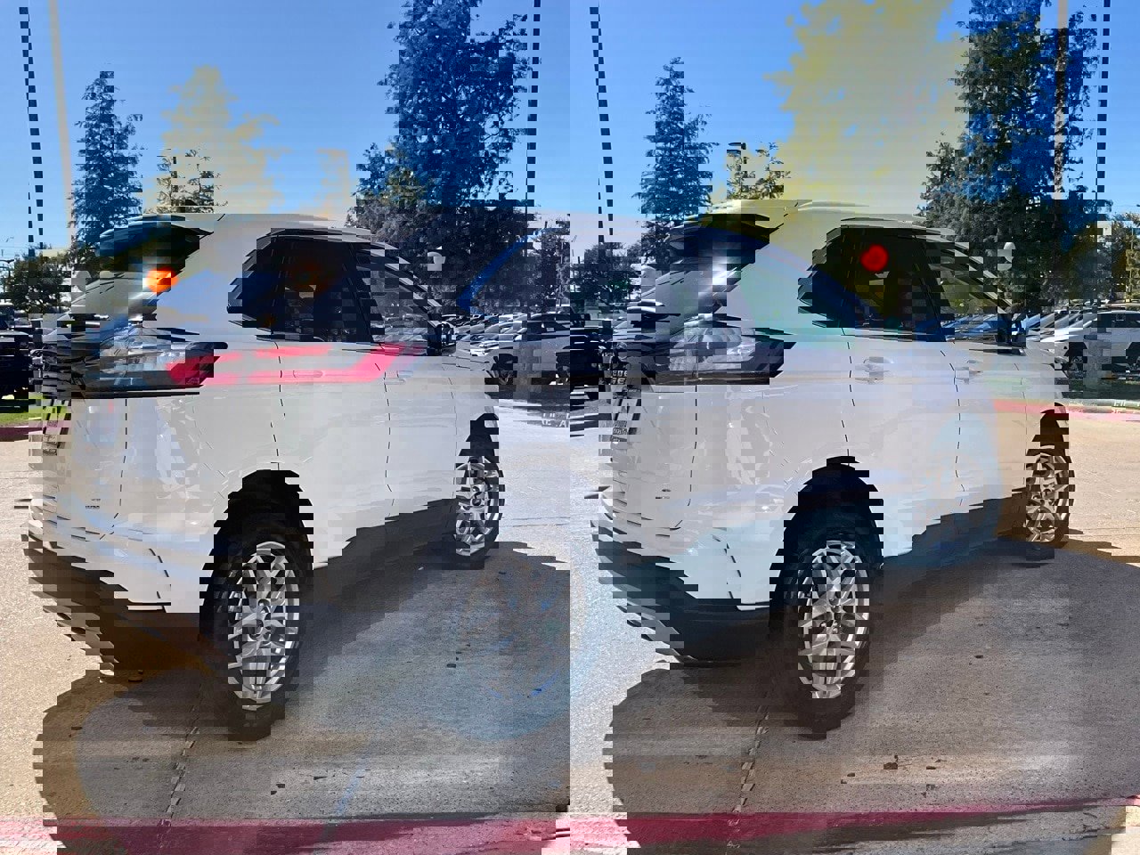 Used 2024 Ford Edge SEL image 6