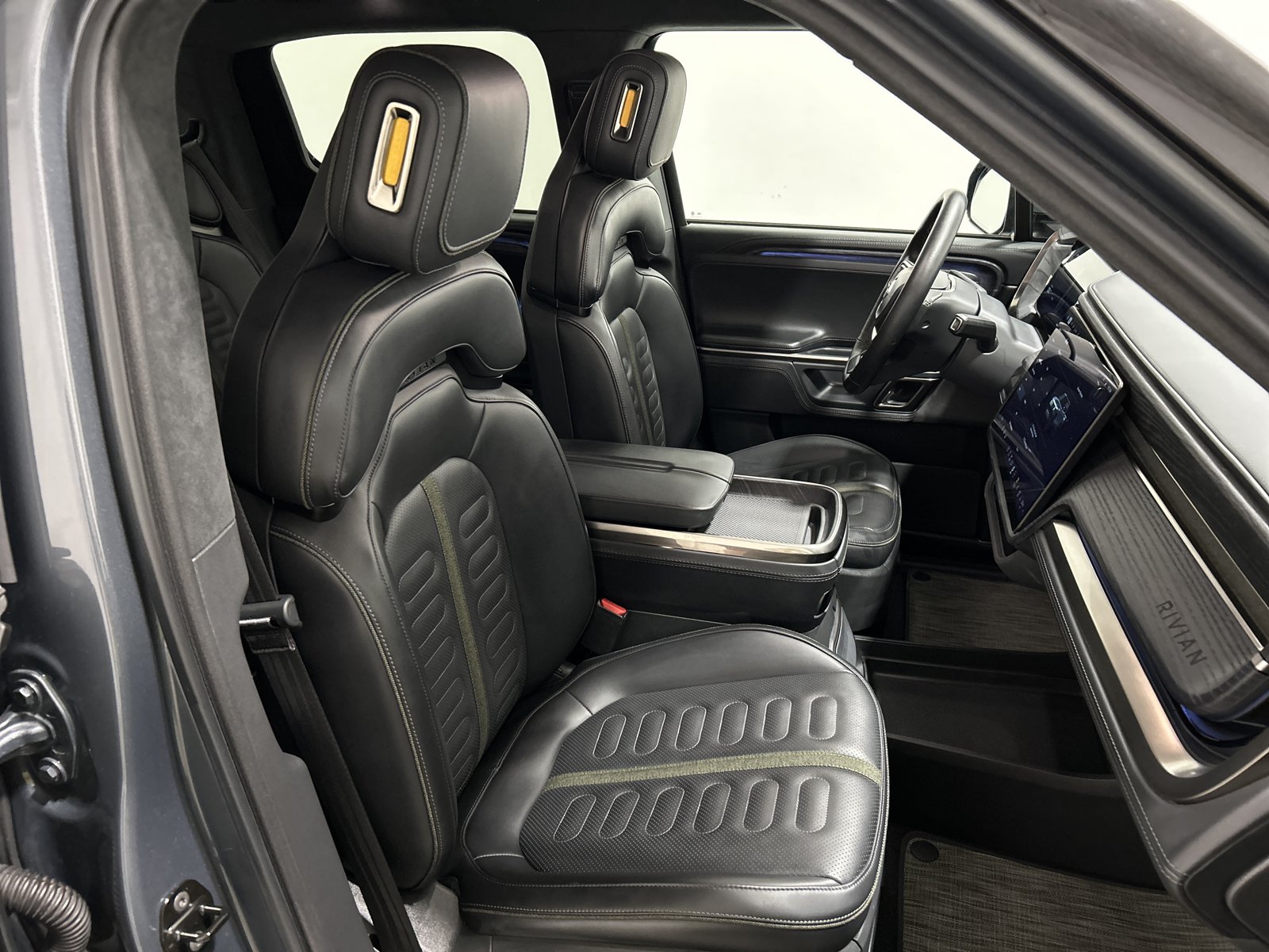 Used 2024 Rivian R1T Adventure AWD/4WD image 23