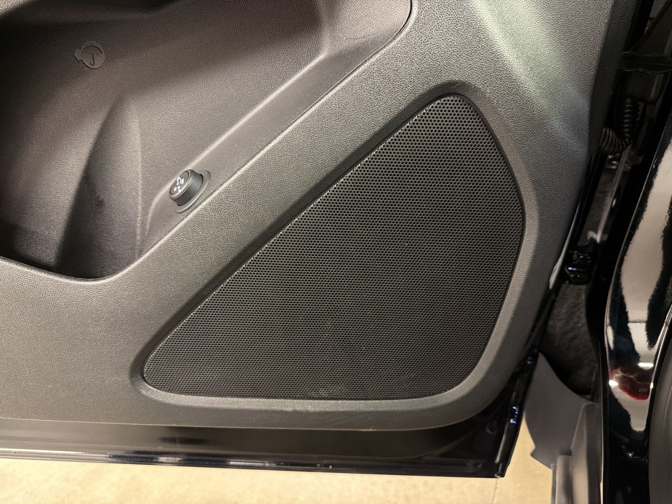 Used 2024 Chevrolet Equinox RS FWD image 27