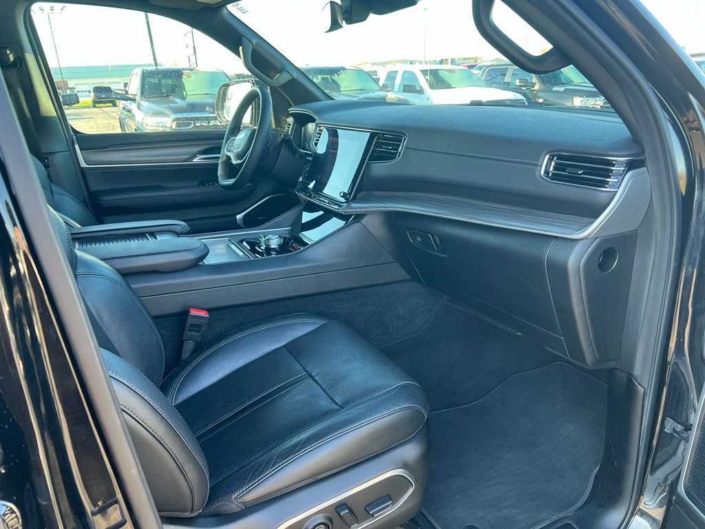 Used 2024 Jeep Wagoneer L Series II w/ Flexible Seating Group image 16