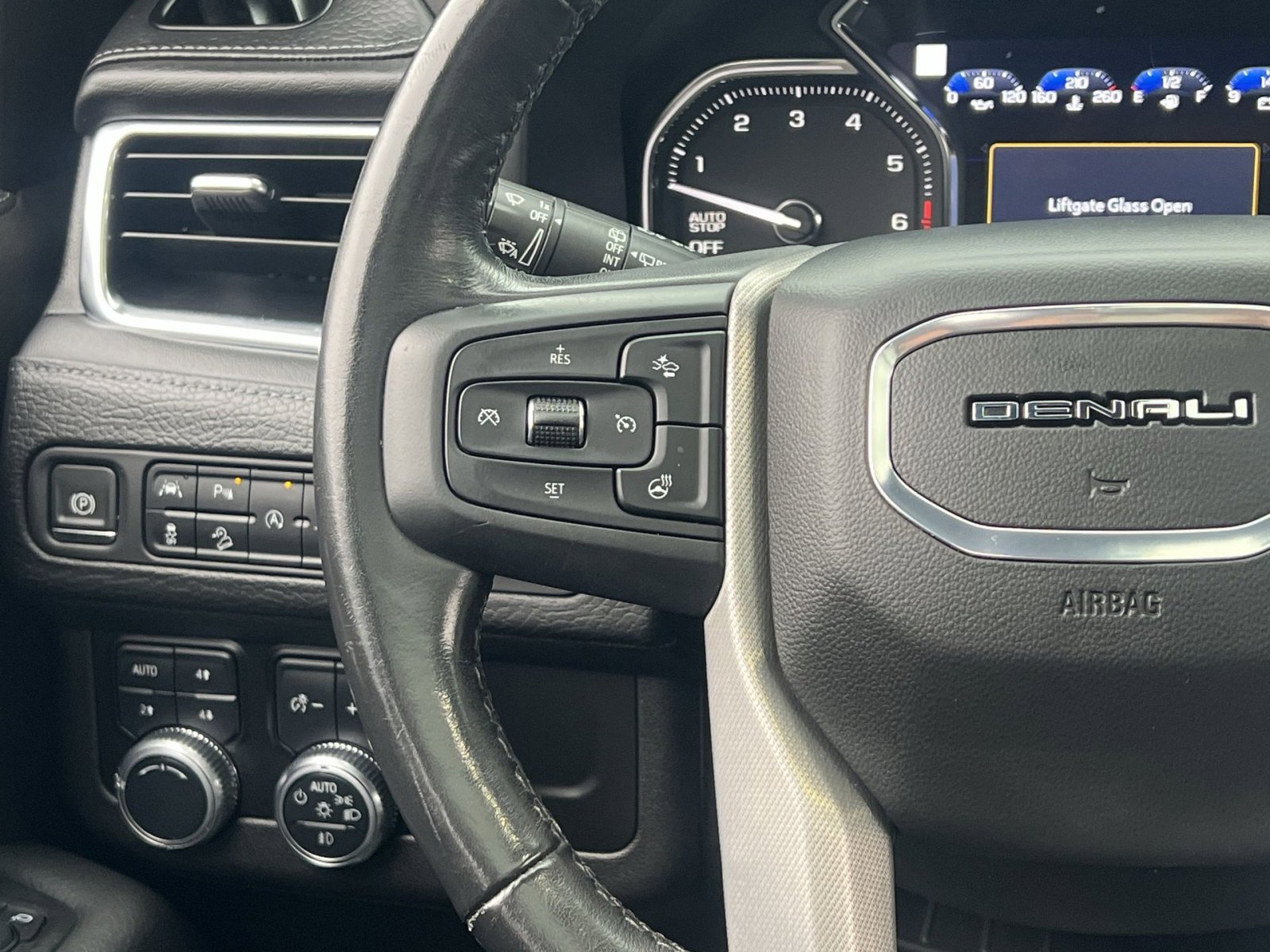 Used 2021 GMC Yukon Denali image 34