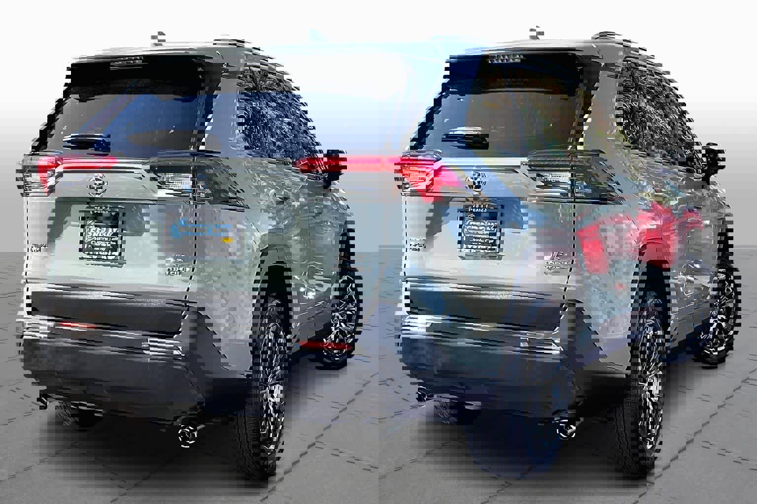 Used 2022 Toyota RAV4 XLE Premium image 13