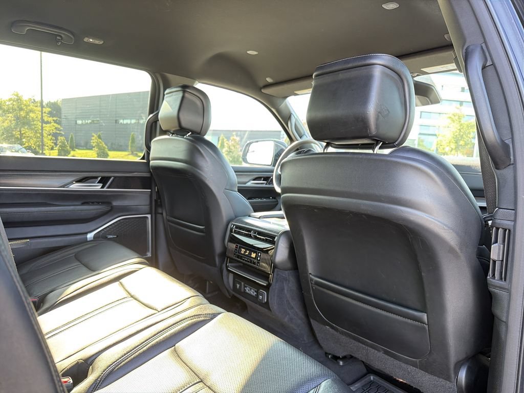 Used 2024 Jeep Wagoneer Series II w/ Flexible Seating Group RWD image 18