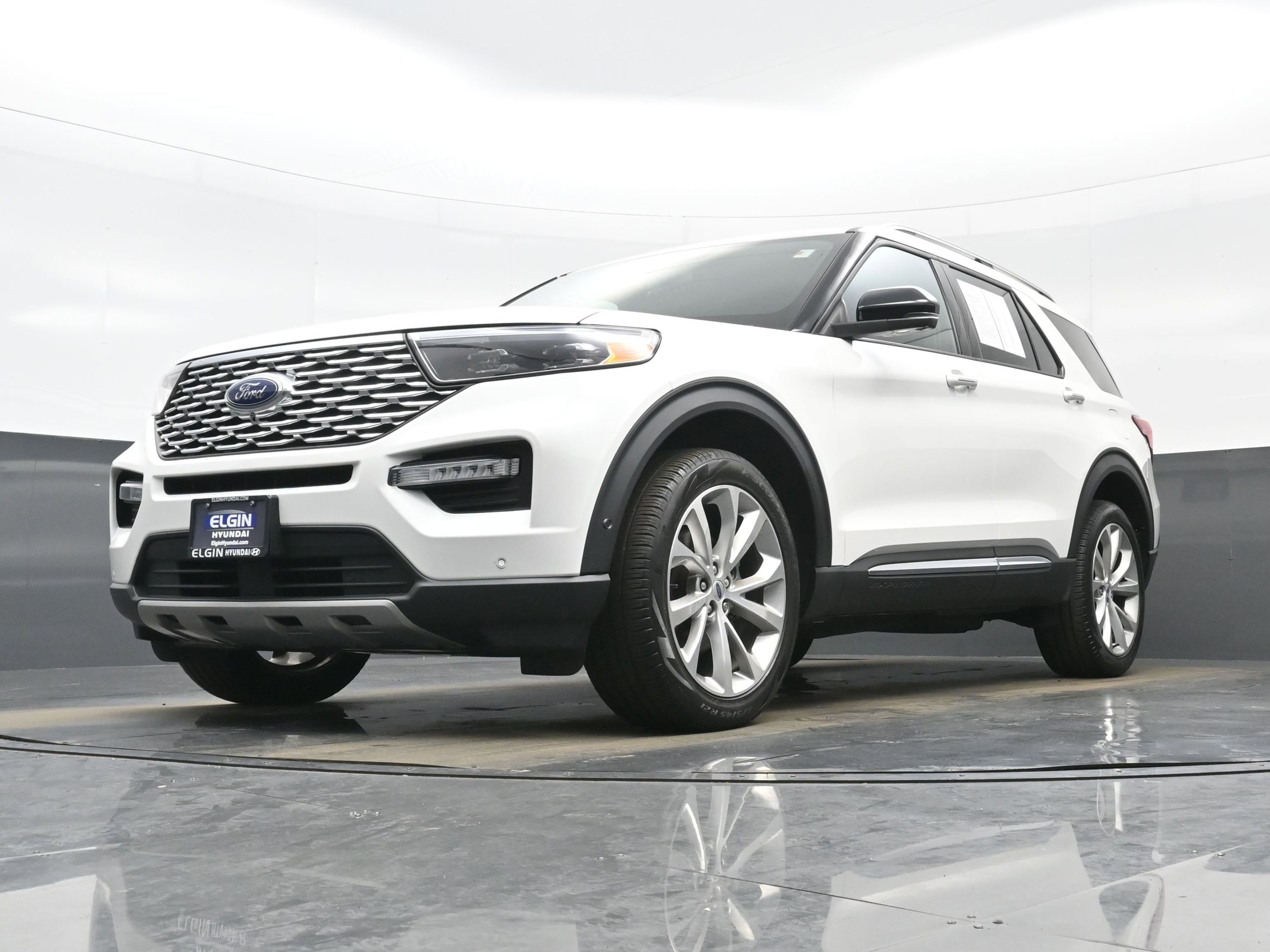 Used 2023 Ford Explorer Platinum w/ Technology Package AWD/4WD image 29